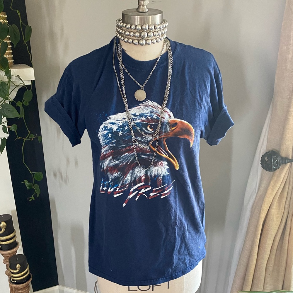 Vintage American Eagle 🦅 live free tee . Size unmarked but like a medium